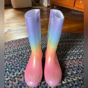 Girls rain boots .